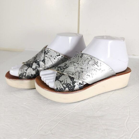 OLUKAI Women's Onohi US 6 Leather Silver Wedge Platform Slide Sandals Shoes - Picture 1 of 14